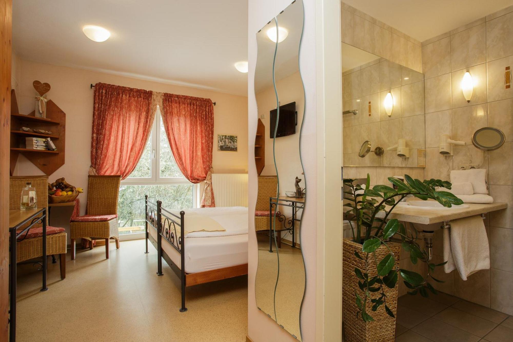 Mediterran Hotel Juwel Karlstein am Main Zewnętrze zdjęcie
